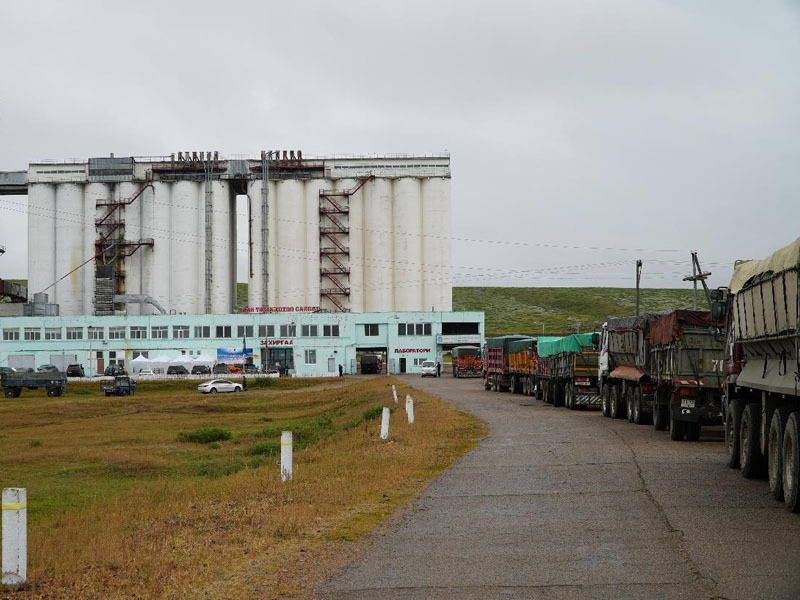 Улаанбуудайн туршилтын арилжаа хийлээ